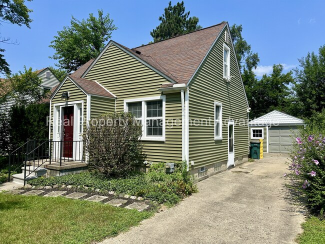 Building Photo - 1596 Albany St