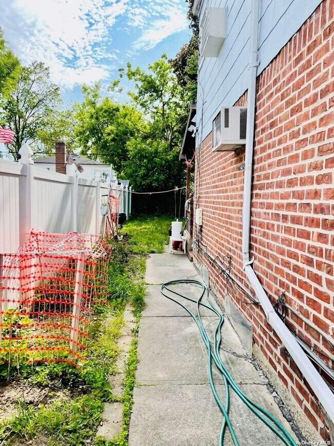 Building Photo - 67-04 215th St