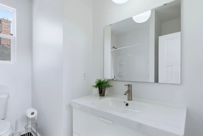 Building Photo - Beautiful 3 Bedroom 2.5 Bathroom Home!