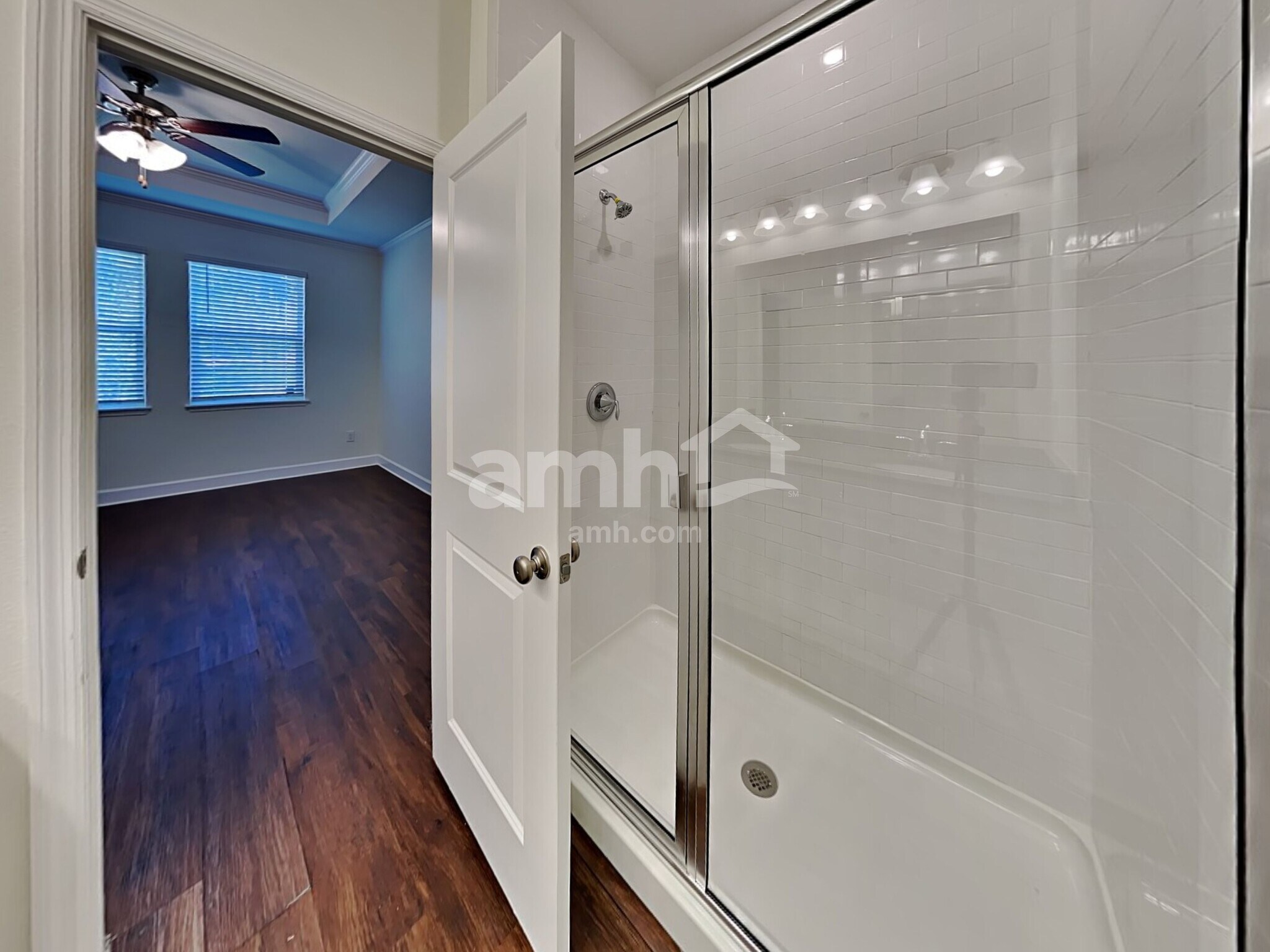 Building Photo - 1398 Sky Lks Dr