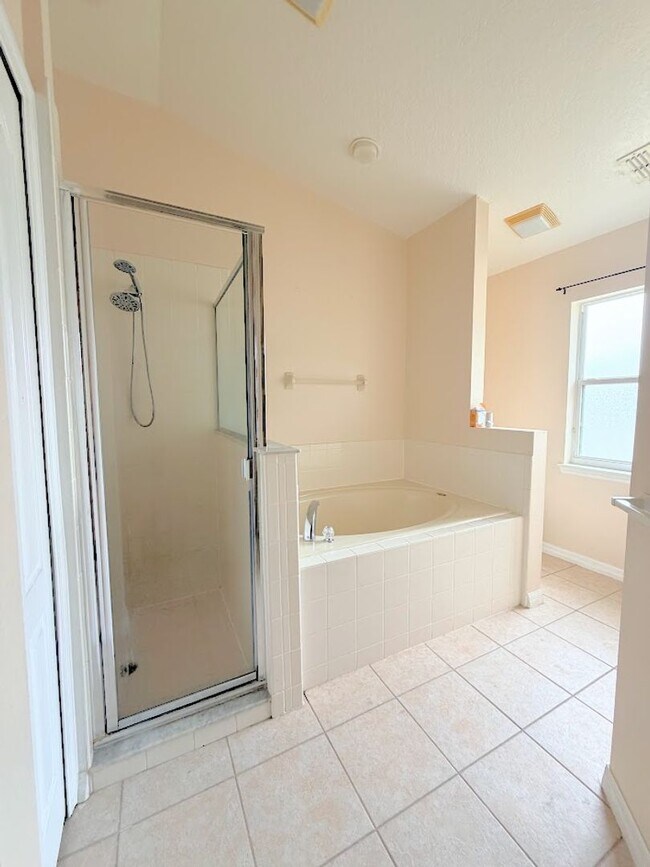 Building Photo - LOTS OF ROOM IN THIS CUTE 3/2 HOME IN CLERMONT!