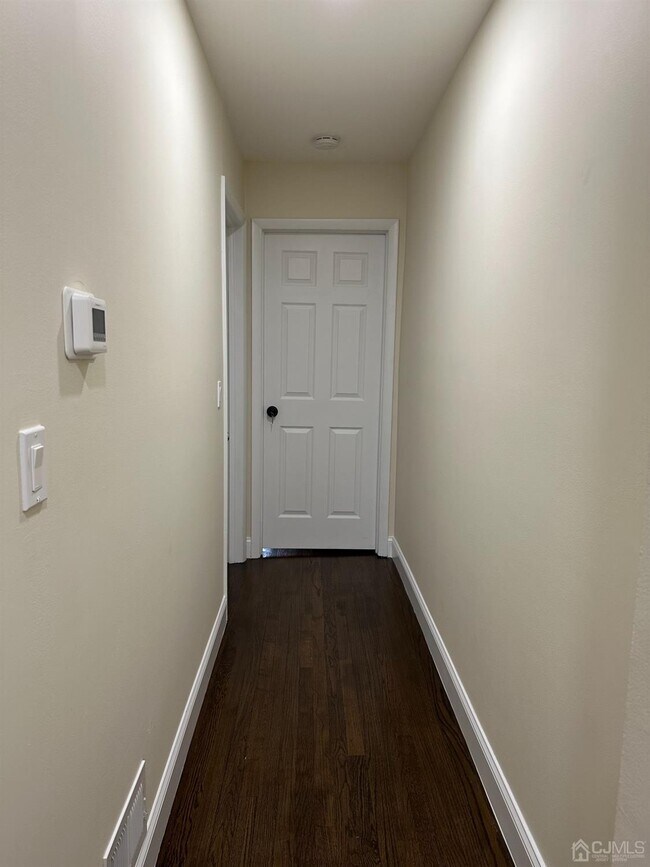 Building Photo - 145 Main St