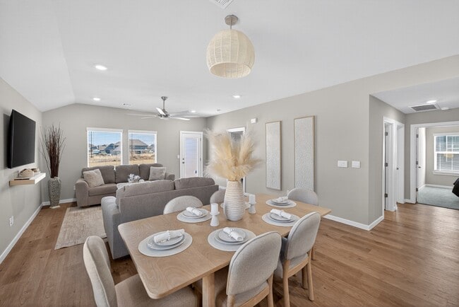 Building Photo - 405 S 85th St