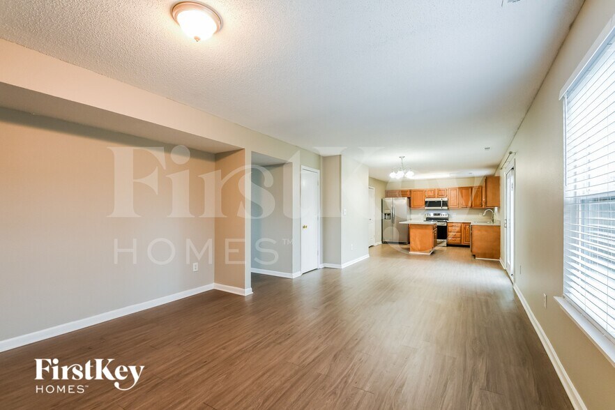 Building Photo - 19127 Fox Chase Dr