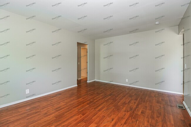 Building Photo - 2370 Palm Dr