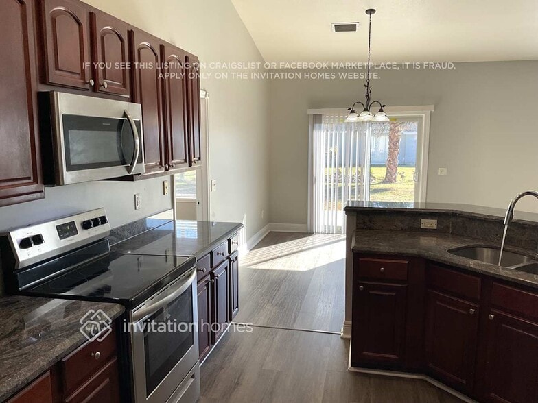 Building Photo - 1462 SW California Blvd