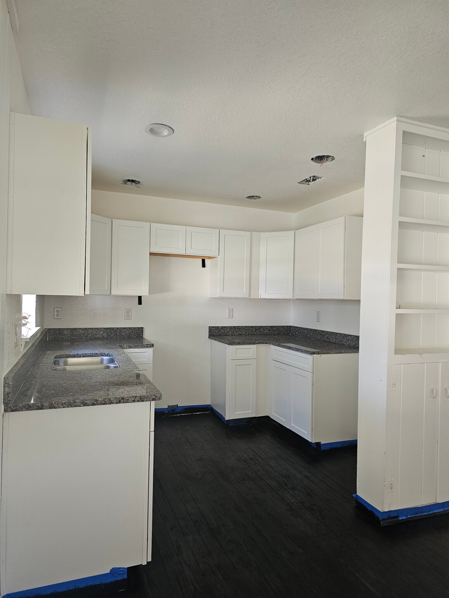 Building Photo - 322 SE 28th Ave