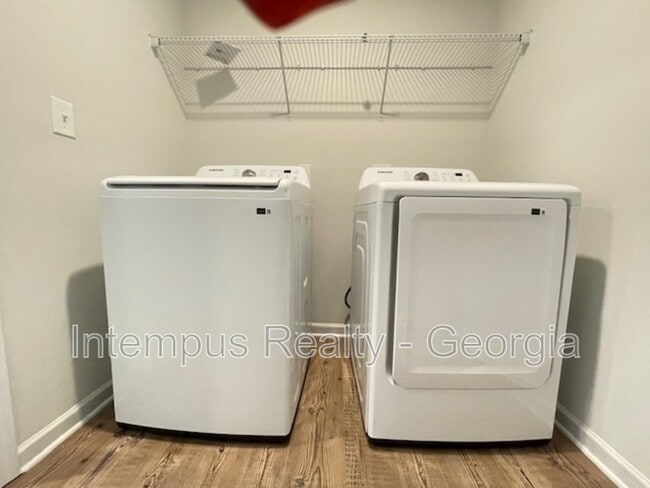 Building Photo - 693 Summerwood Ln