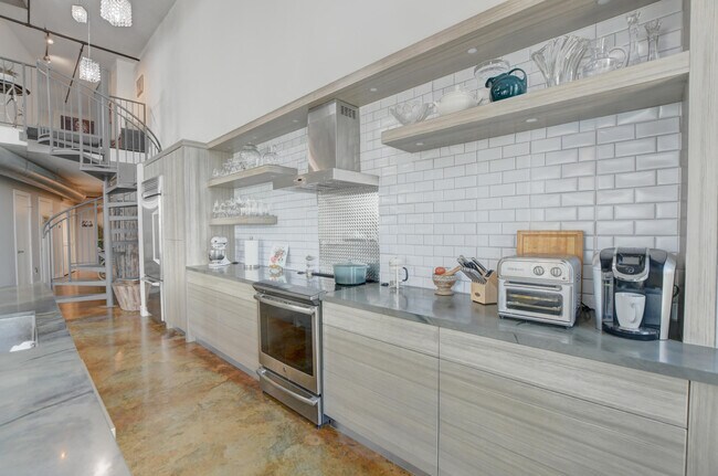 Building Photo - 185 NE 4th Ave