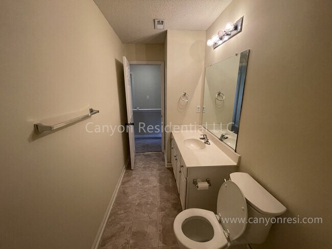 Building Photo - 500 Rockbridge Dr