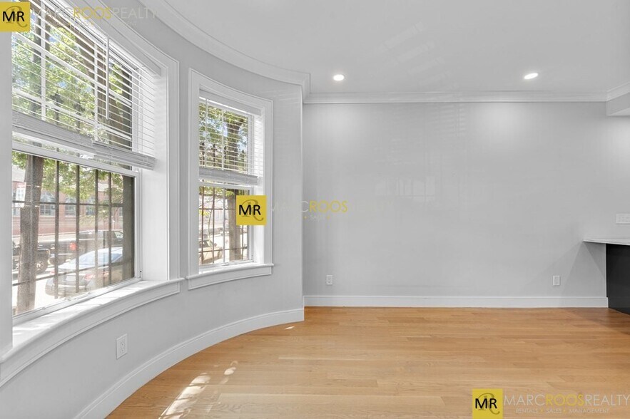 Building Photo - 535 Newbury St