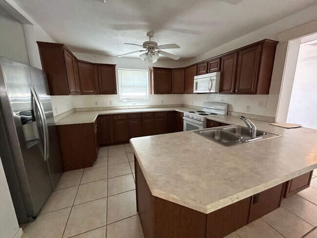 Building Photo - 3 bedroom 2 Bath for Rent