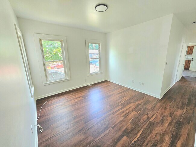 Building Photo - 483 Ferry St