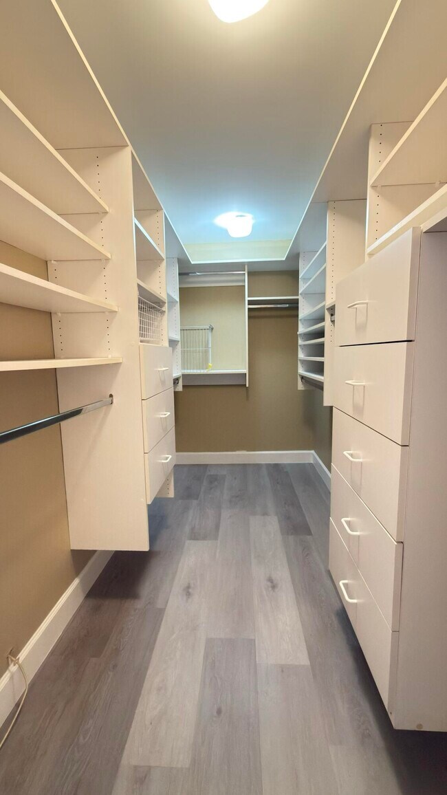 Building Photo - 2000 Presidential Way