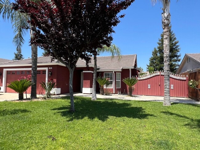 Building Photo - FOR RENT:  3 bedroom and 2 bathroom home i...