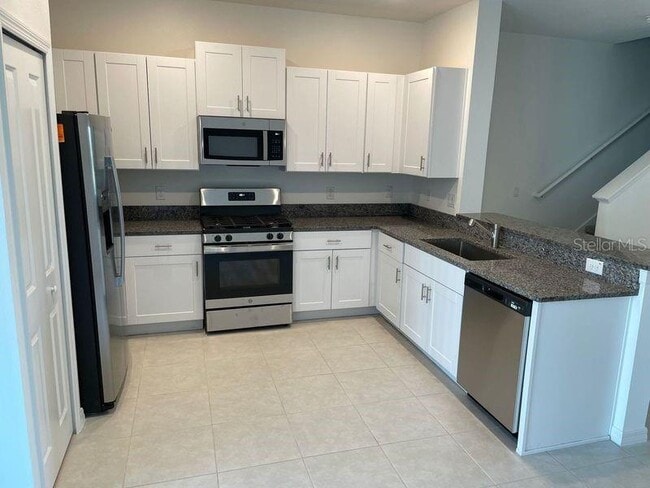 Building Photo - 8245 Crescent Oaks Dr