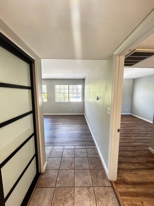 Building Photo - AVAILABLE NOW - Beautiful Condo in the Heart of Vibrant San Diego!