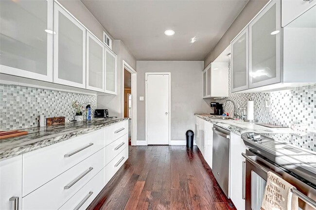Building Photo - 6448 Olympia Dr