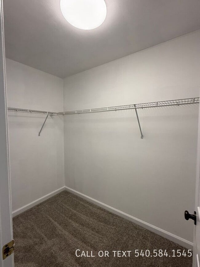 Building Photo - 5015 Pollyhill Ln