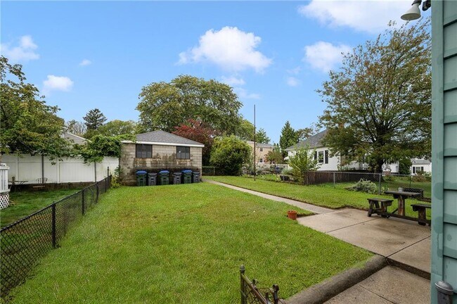 Building Photo - 112 Kimball St