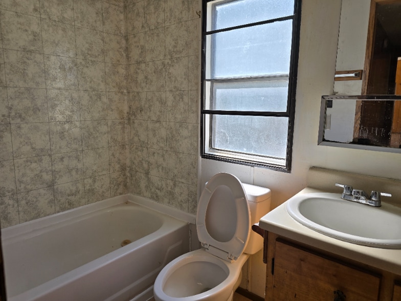 Building Photo - 324 W Blanco Blvd