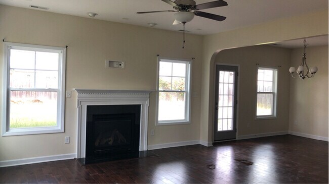 Building Photo - 5407 Nessee St