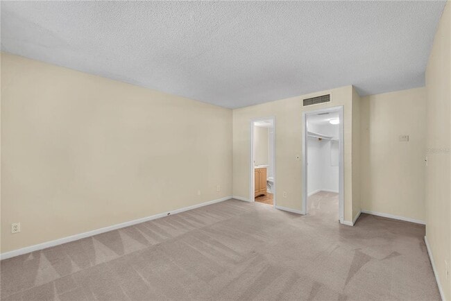 Building Photo - 801 Russell Ln