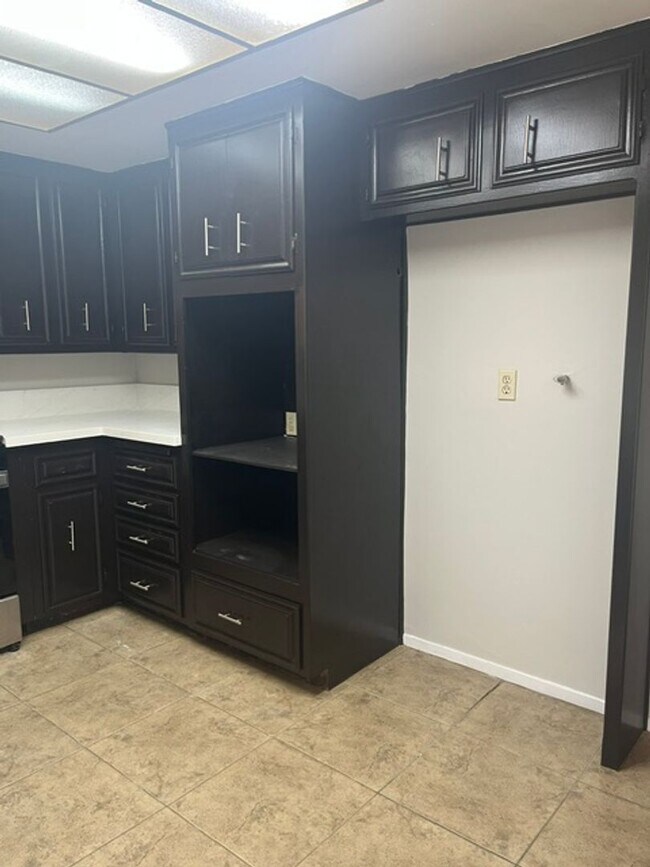 Building Photo - 7613 Quailwood Dr
