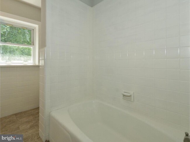 Building Photo - 3804 Louanna Ave