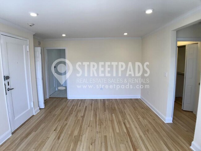 Building Photo - 1 bedroom in Brookline MA 02446
