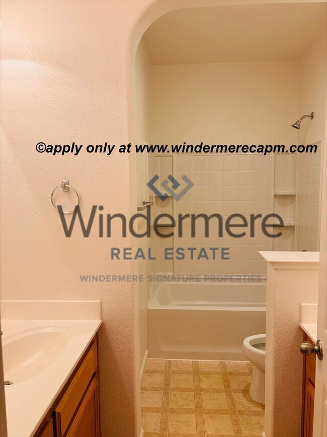 Building Photo - Bright & Stylish Entertainer's Retreat! Single story 3 bed- Plus Bonus Room!!