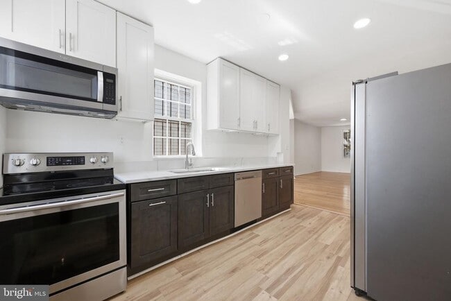 Building Photo - 924 Euclid St NW