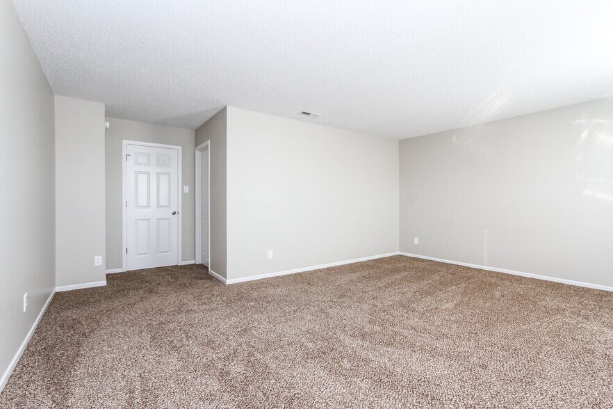 Building Photo - 738 Rosea Ct