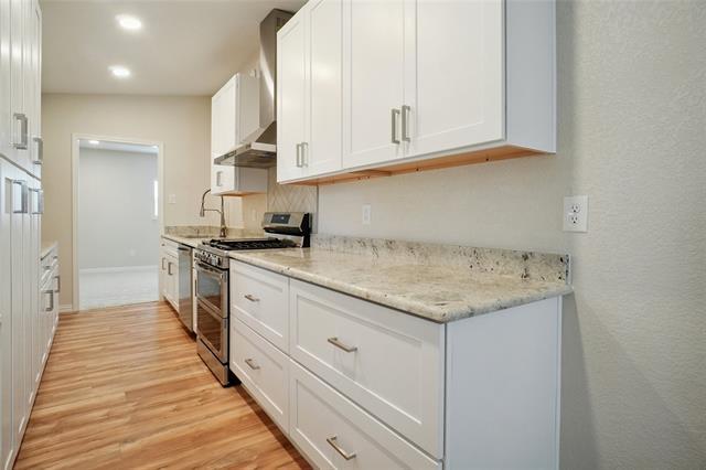 Building Photo - 902 Jardin Dr