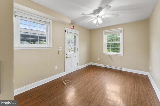 Building Photo - 9201 Rosemont Dr