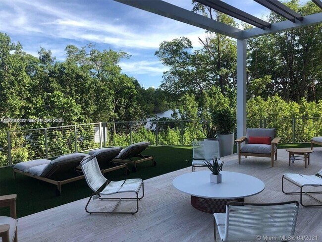 Building Photo - 16385 Biscayne Blvd