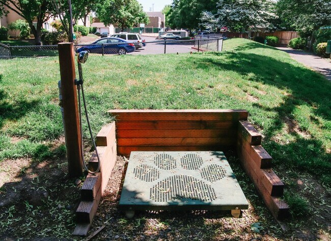 Building Photo - The ideal space to balance life, work and ...