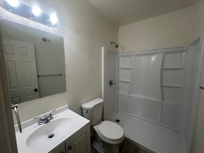 Building Photo - 535 E Jacinto St