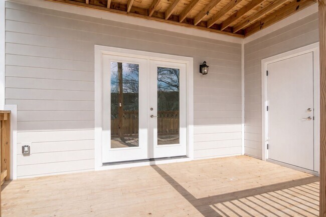 Building Photo - Sylvan Park Gem with Flexible 4th Bedroom, Outdoor Living & Prime Location Near Vanderbilt