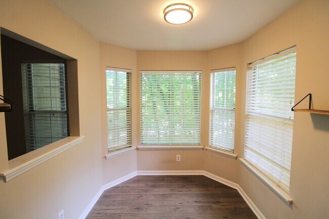 Building Photo - (Coming Soon) 2-Bedroom Condo on the Sugar Creek Greenway!