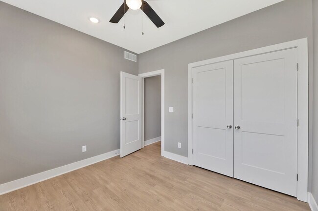 Building Photo - 969 W Long Path Ct