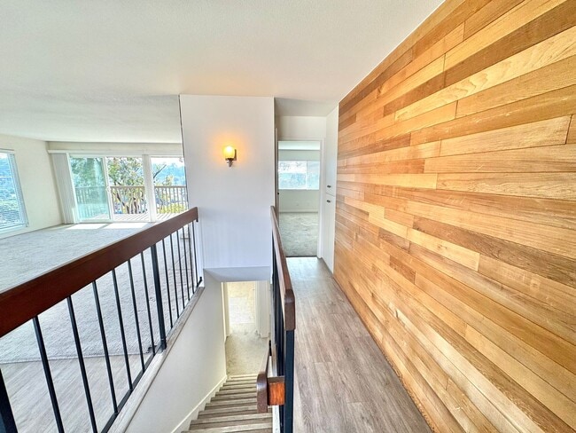 Building Photo - Mid-Century Townhome in Fashion/Mission Valley WEST! 3bd/2ba, garage, laundry, VIEW!