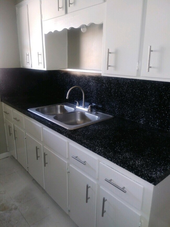 Building Photo - 1302 Harris Ave