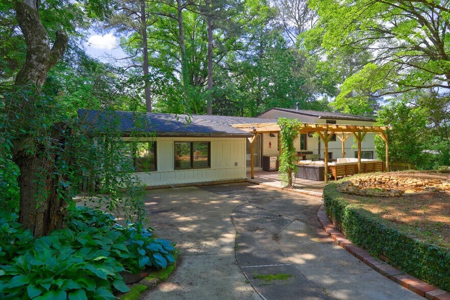 Building Photo - 3497 Northcrest Rd