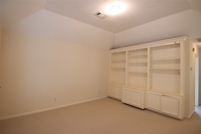 Building Photo - 3123 W Hampton Dr