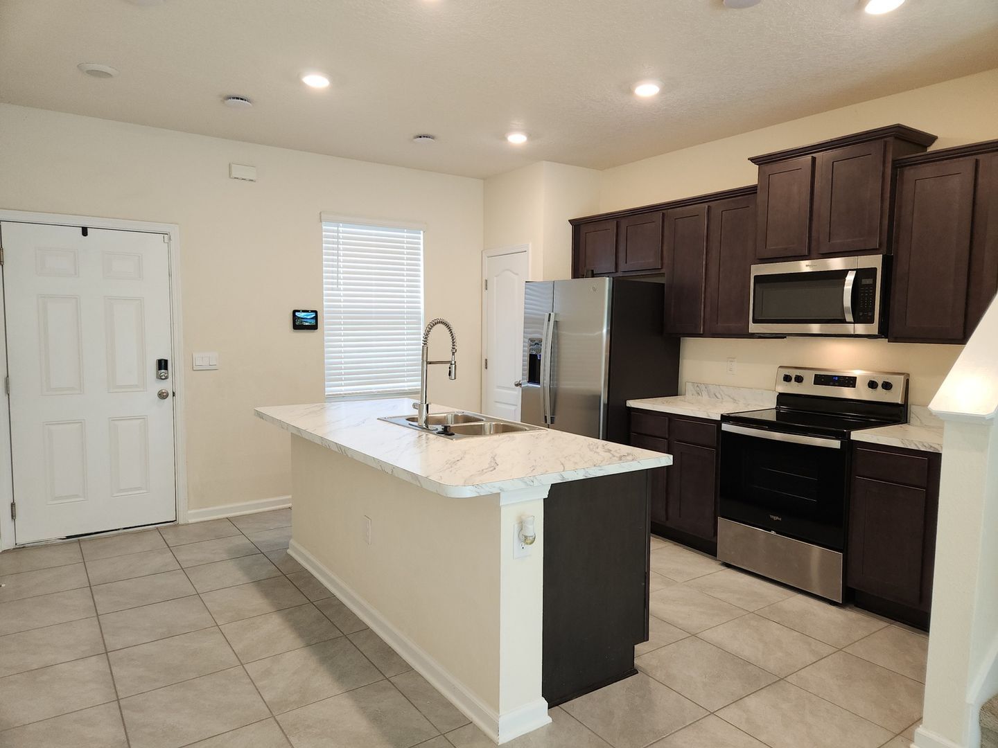 Building Photo - 545 Running Wds St