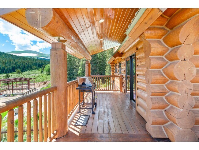 Building Photo - Beautiful Home on 10 Acres