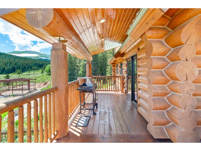 Building Photo - Beautiful Home on 10 Actre