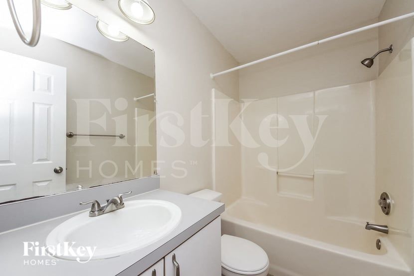 Building Photo - 815 Adour Dr
