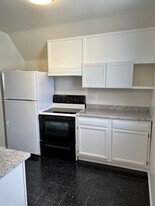 Building Photo - 634 Balcom St